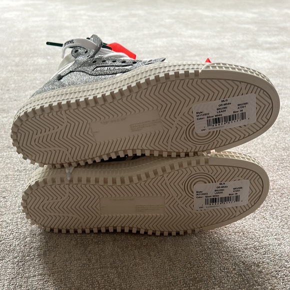 NWT Off-White
Off-Court 3.0 glitter high-top sneakers Women Size 36 - Picture 8 of 11